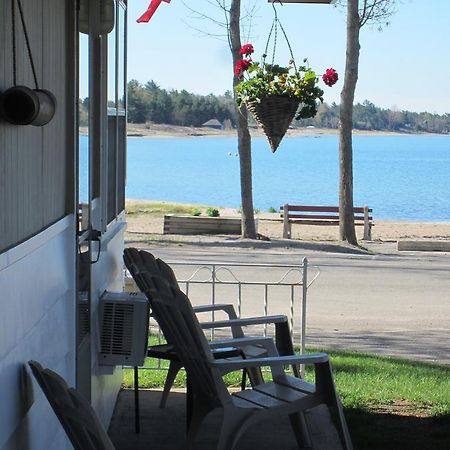 Balm Beach Resort And Motel Екстериор снимка