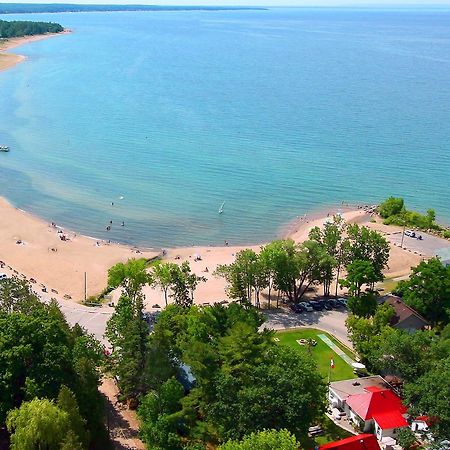 Balm Beach Resort And Motel Екстериор снимка