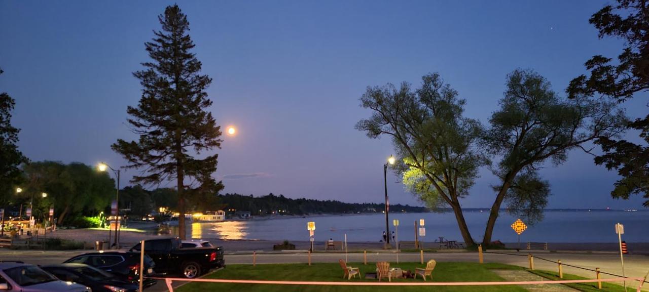 Balm Beach Resort And Motel Екстериор снимка