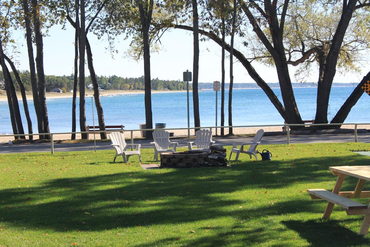 Balm Beach Resort And Motel Екстериор снимка