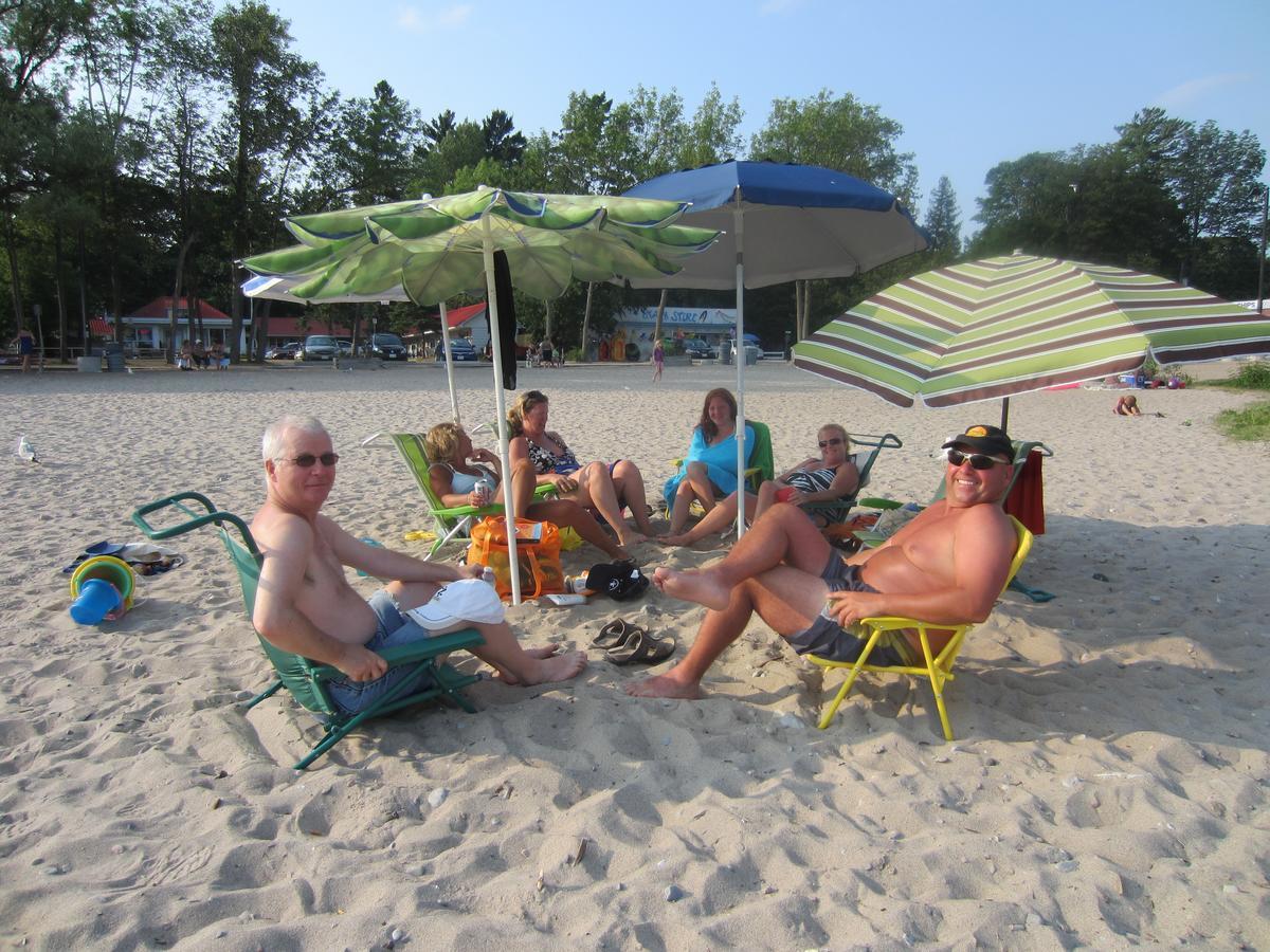 Balm Beach Resort And Motel Екстериор снимка