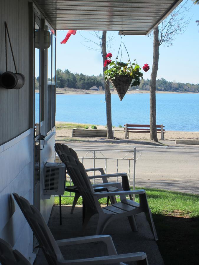 Balm Beach Resort And Motel Екстериор снимка