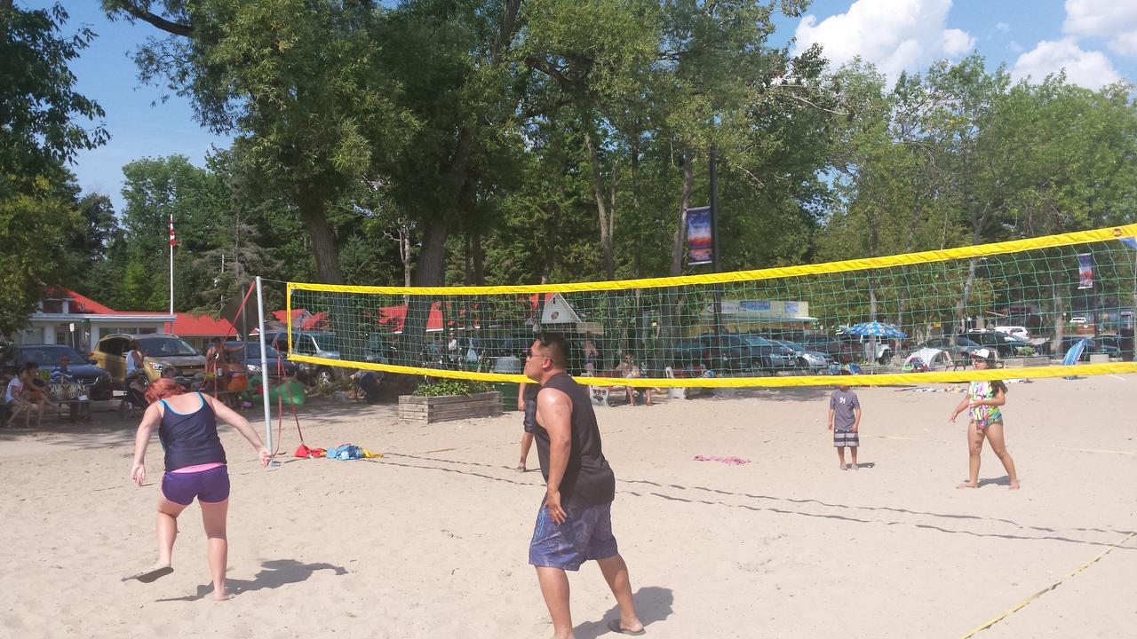 Balm Beach Resort And Motel Екстериор снимка