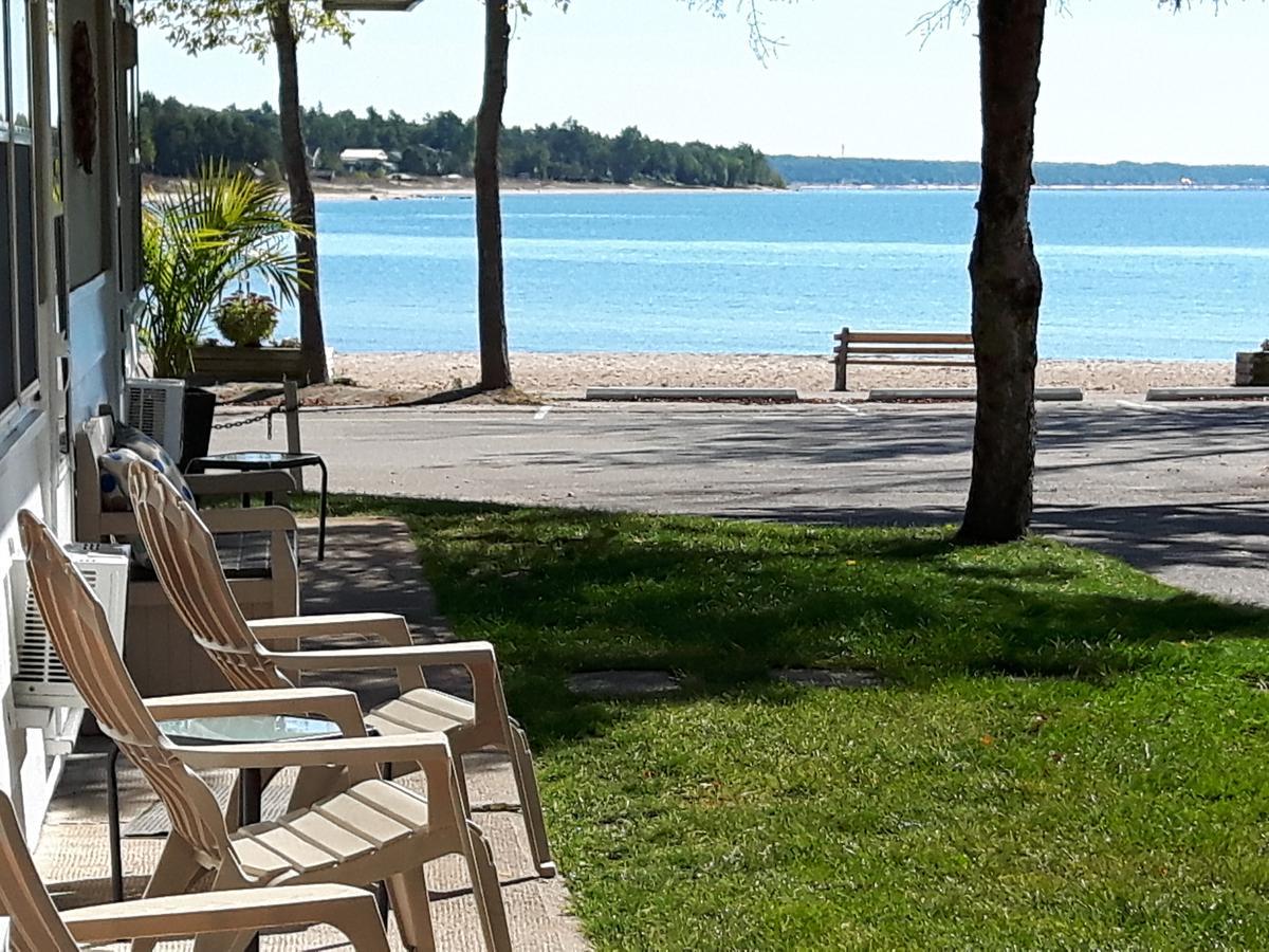 Balm Beach Resort And Motel Екстериор снимка